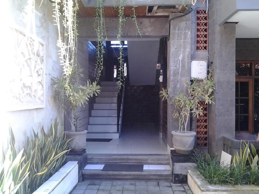Kedin'S Inn Seminyak Exterior foto